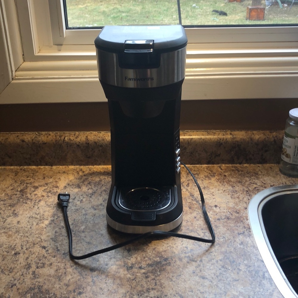 Famiworths single cup coffee/iced coffee maker.